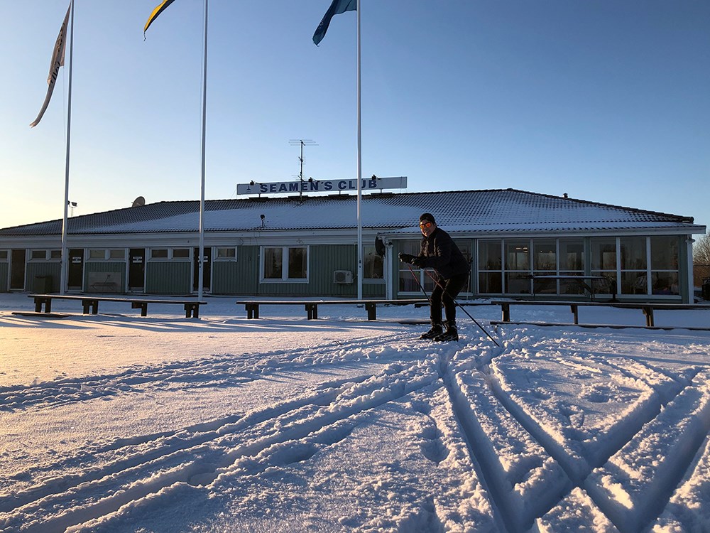 A seafarers trying out Nordic skiing for the first time