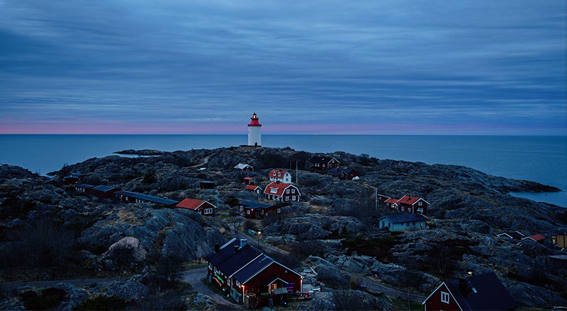 Bild på fyr i bakgrunden av landsort