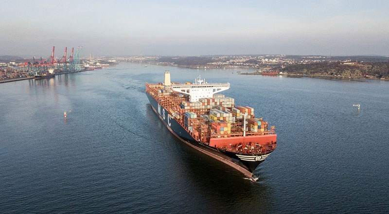 Bild på fartyg som anlöper Skandiahamnen