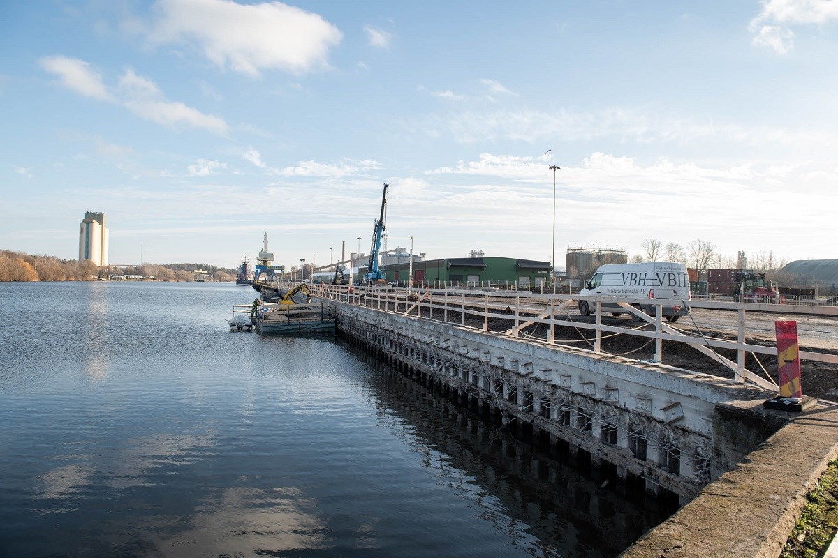 Arbeten vid långkajen i Köping