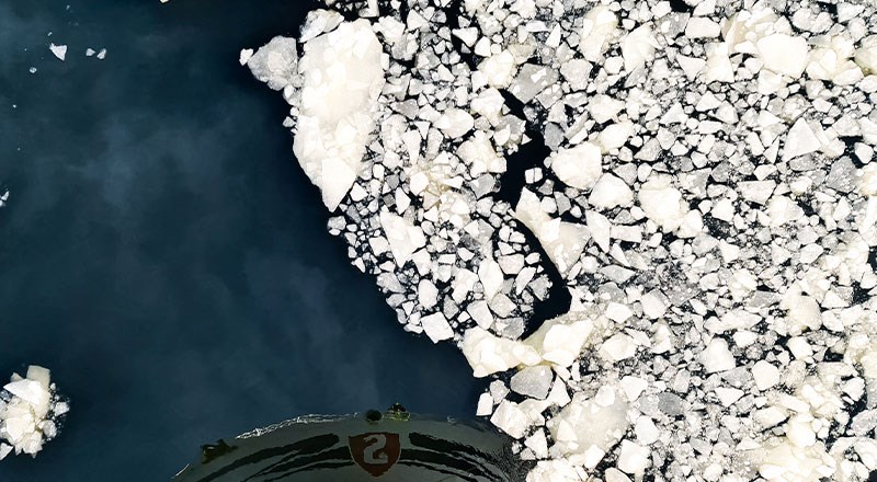 Bild på is efter en hård vinter