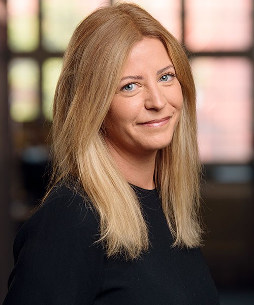 Sara Eriksson, Presschef. Porträtt på Sara Eriksson