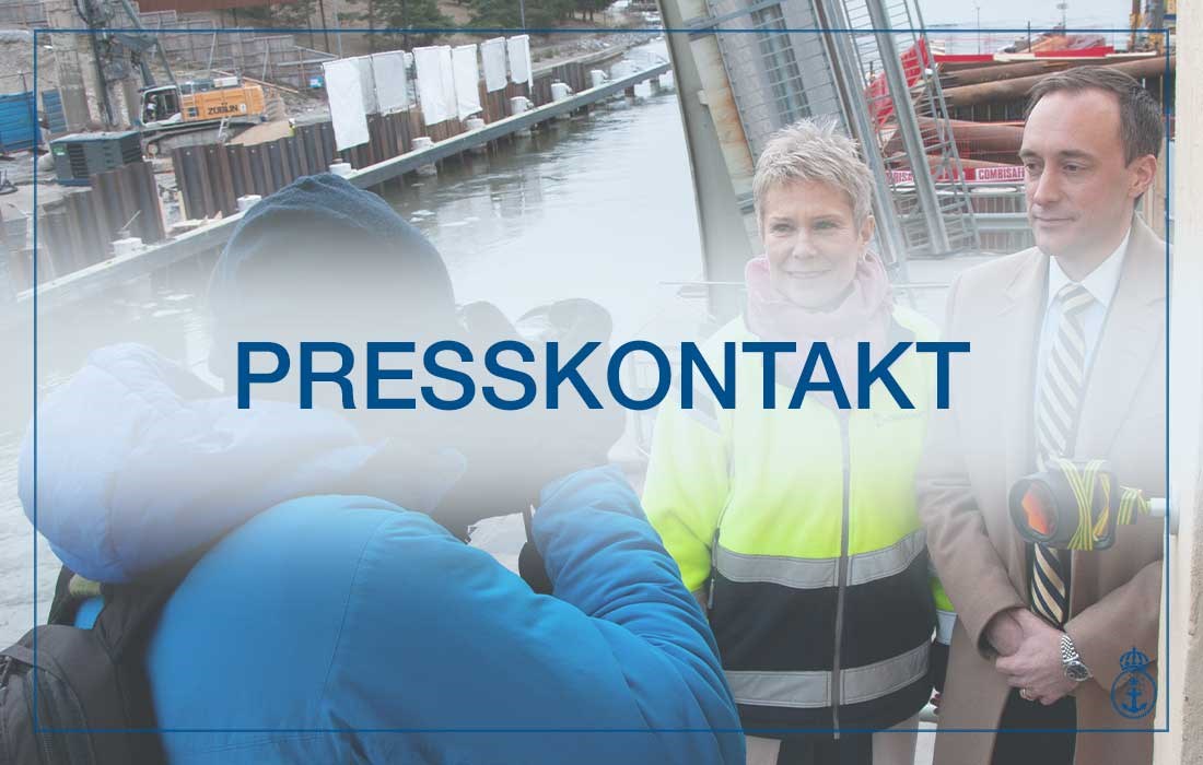 Bild på person som fotograferar Joel Smith. Klickar man på bilden kommer man in på sidan om presskontakter